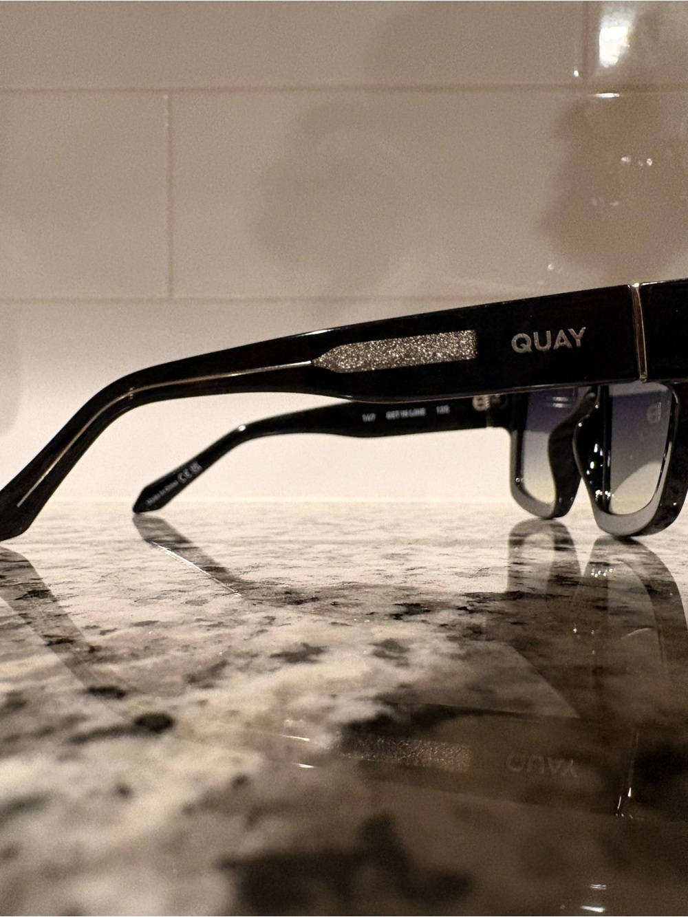 Quay Get in Line Oversized Gradient Sunglasses - Black Frame,Gradient Lenses EUC - Picture 5 of 10